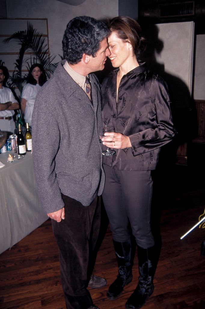 Jim Simpson, Sigourney Weaver kiss