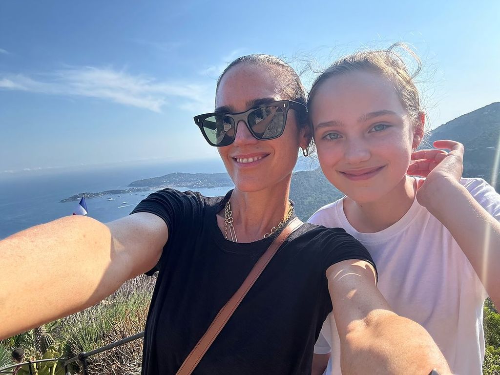 Jennifer and her daughter look incredibly similar