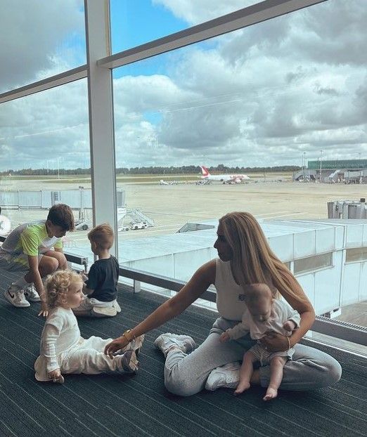 Stacey Solomon at the airport with her kids
