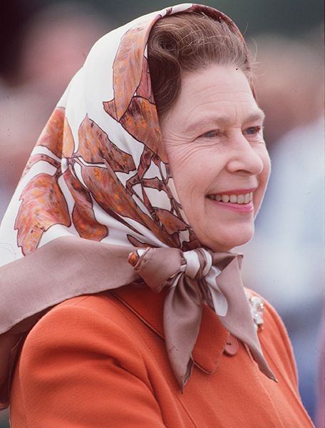 the queen wearin a head scarf