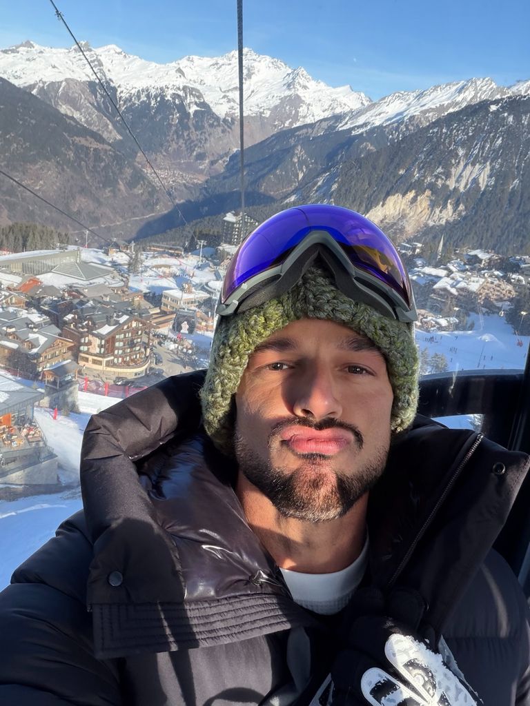 Ricky Martin skiing
