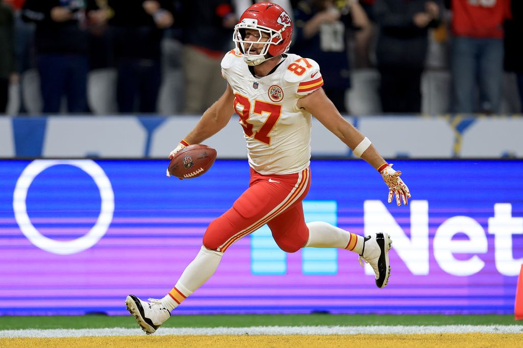 Travis Kelce #87 of the Kansas City Chiefs celebrates after scoring a touchdown against the Los Angeles Chargers during the game at Arena Corinthians on September 05, 2025 in Sao Paulo, Brazil