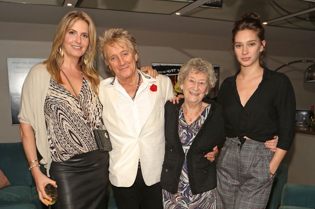 Penny Lancaster with Rod Stewart, Mary Stewart and Renee Stewart