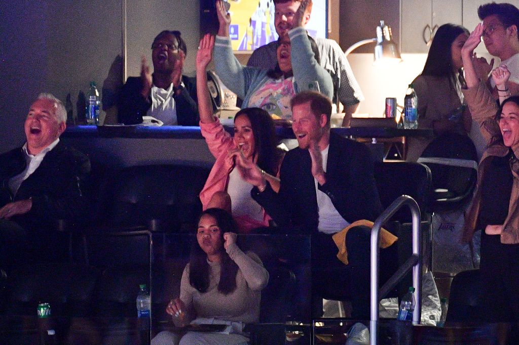 Harry and Meghan cheer at the Lakers Gane