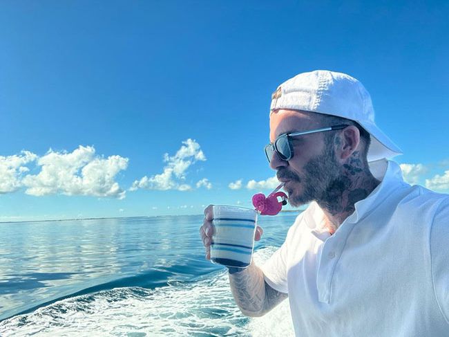 David Beckham sips a cocktail whilst out at sea in dreamy holiday picture | HELLO!