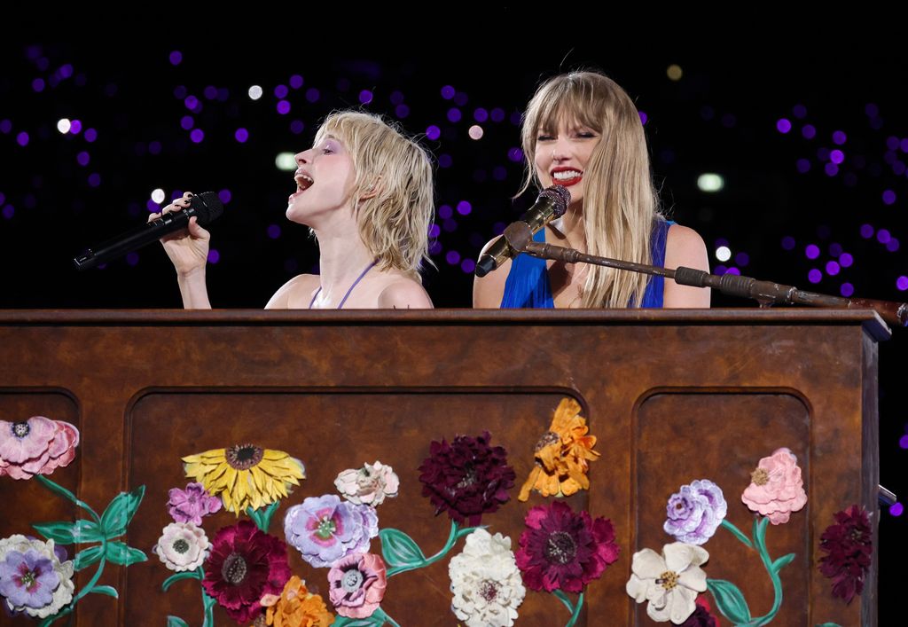 Taylor's surprise song with Hayley Williams on night 2