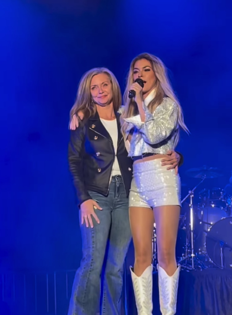 Foto de um vídeo compartilhado por Shania Twain no Instagram em agosto de 2024, dela se reencontrando com sua amiga perdida Gloria, que ela não via há 40 anos, em Newfoundland