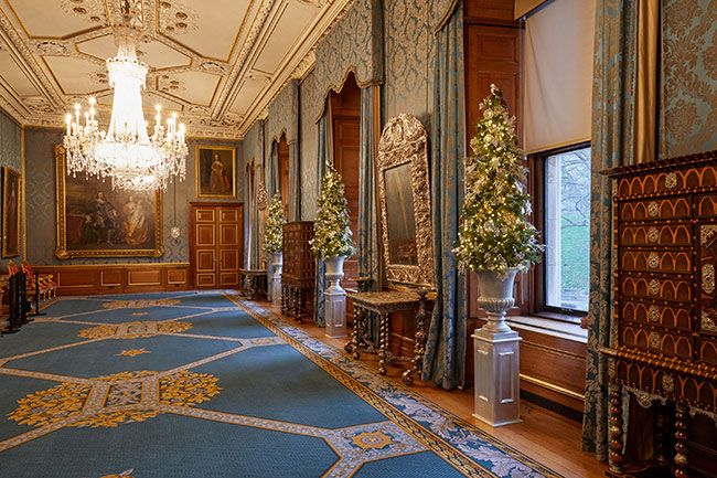 the queen christmas tree gallery