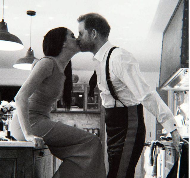 Meghan Markle kissing Prince Harry in kitchen