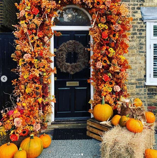 Stacey Solomon house doorway autumn