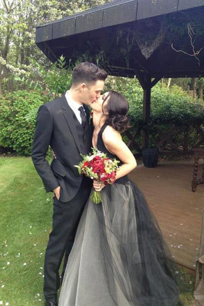 9 celebritIes in daring black wedding dresses Sarah Jessica