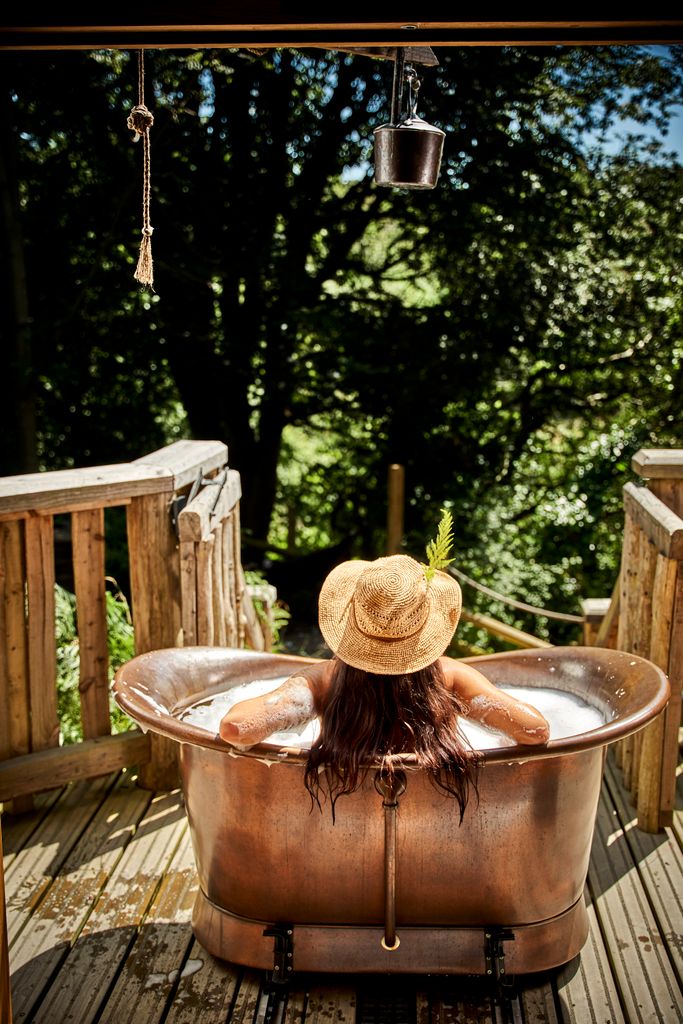 Sleepy Owl Devon, boutique treehouse stays, outdoor bath