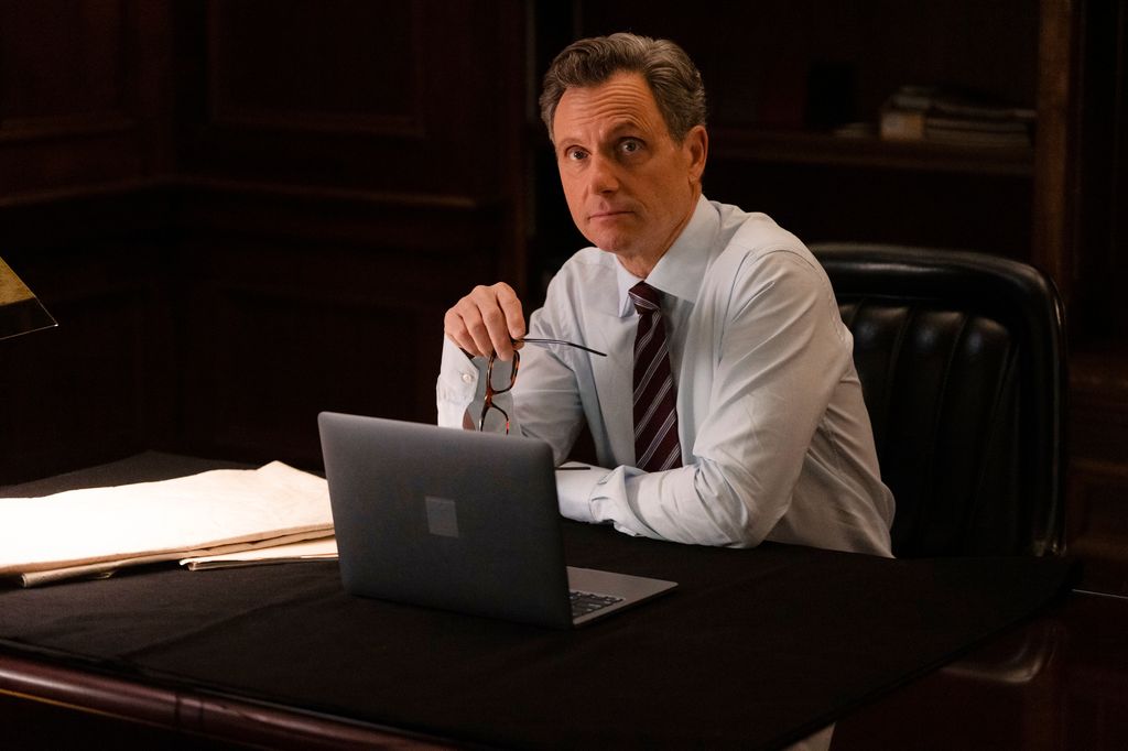 Tony Goldwyn sebagai DA Nicholas Baxter