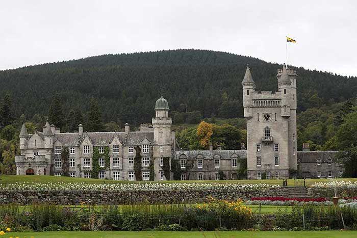 the queen house balmoral outside