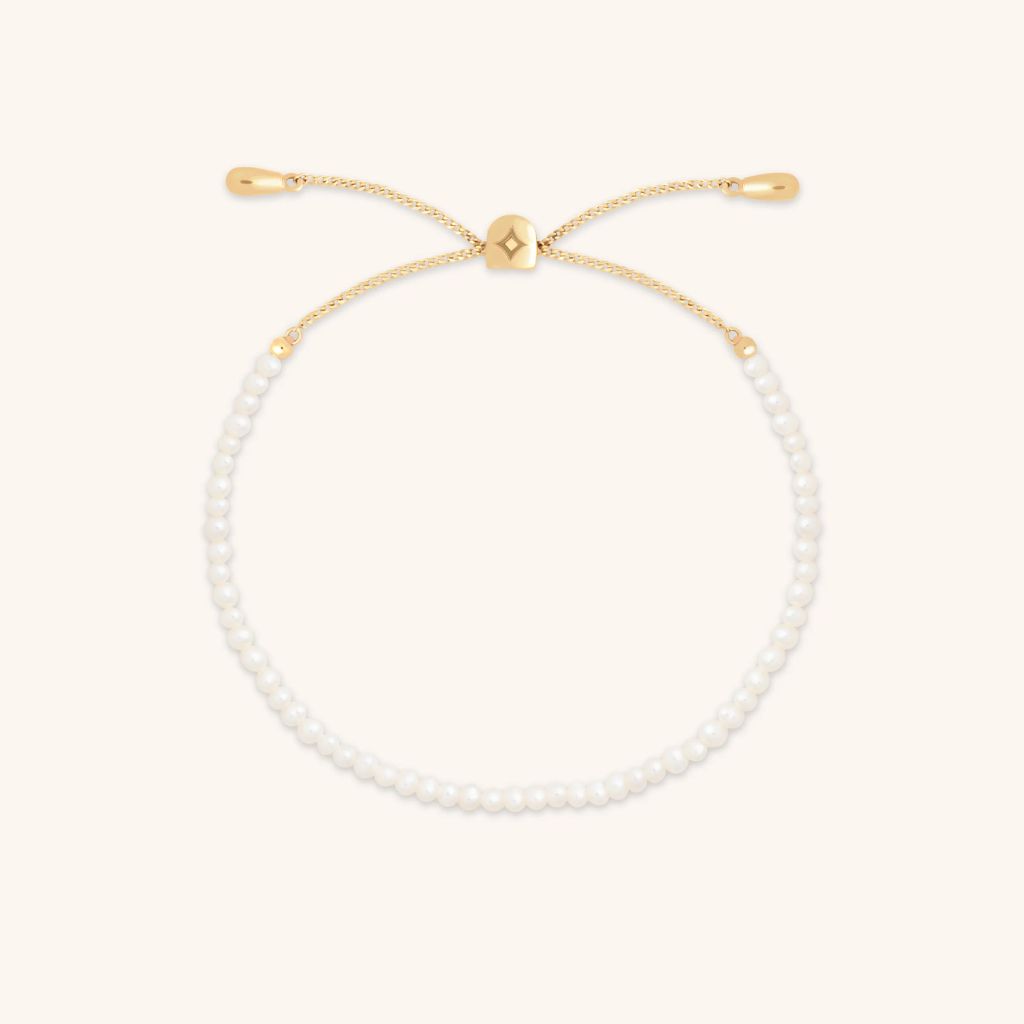 pearl bracelet product shot