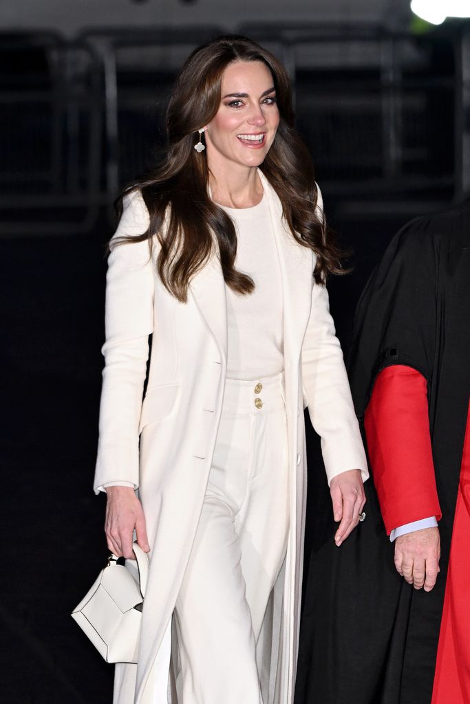 Kate Middleton is so stunning in designer festive ensemble and movie ...