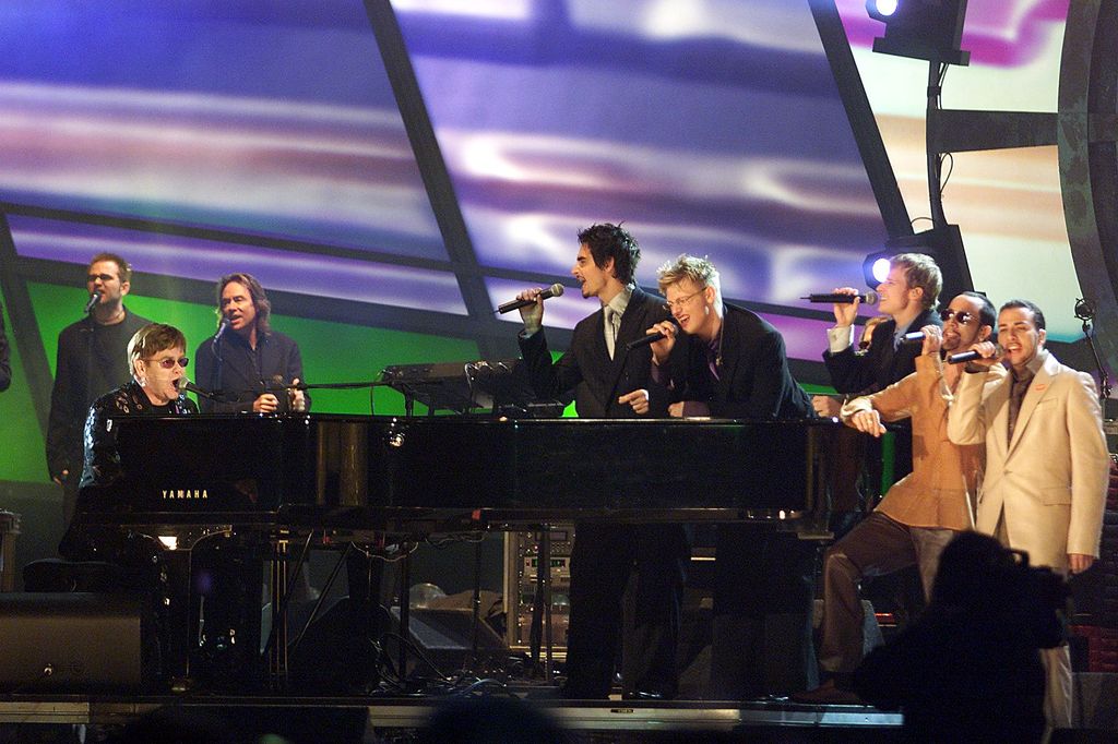 British singer Elton John (L) performs with the Backstreet Boys at the 42nd Annual Grammy Awards in 2000