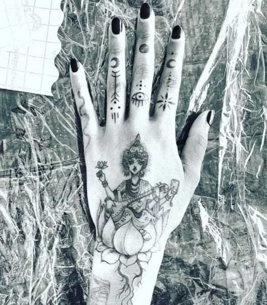 willow smith hand tattoo