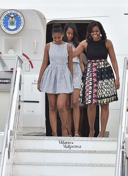 Michelle Obama and daughters getting off a plane