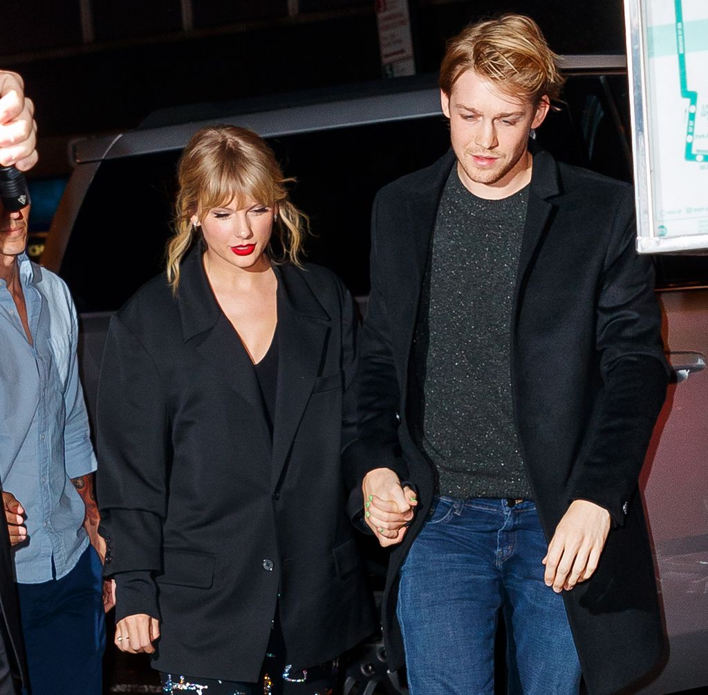  Taylor Swift and Joe Alwyn arrive at Zuma on October 06, 2019 in New York City. (Photo by Jackson Lee/GC Images)