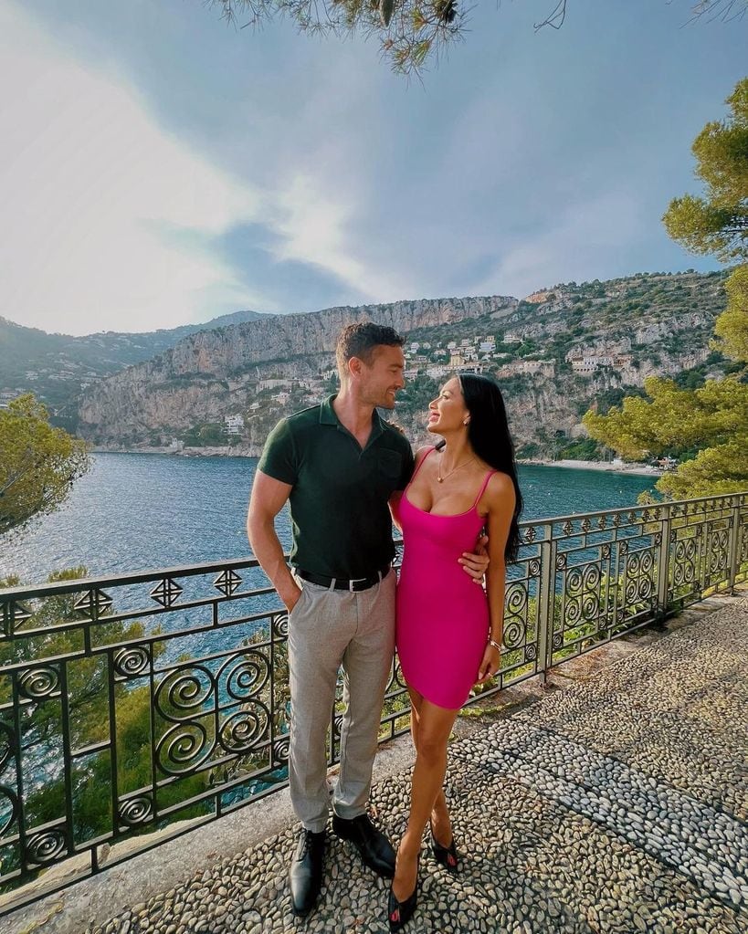 nicole scherzinger thom evans starring into each others eyes vacation