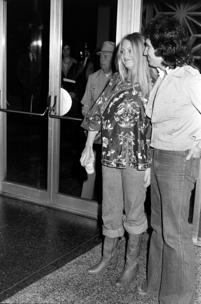 Goldie Hawn, pregnant with son Oliver Hudson, and Bill Hudson attend an advance screening of "Taxi Driver" at the headquarters of the Directors Guild of America in Hollywood, California, on February 19, 1976