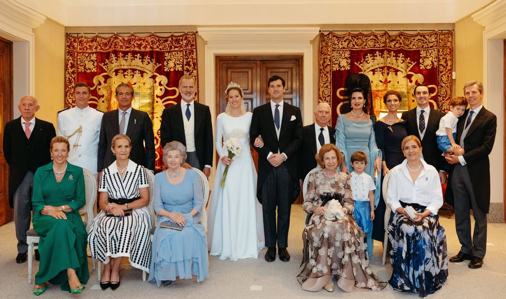 Victoria Lopez-Quesada Borbon Dos Sicilias and Enrique Moreno de la Cova with their wedding geuests