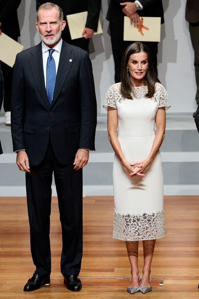 Queen Letizia in white posed with Felipe