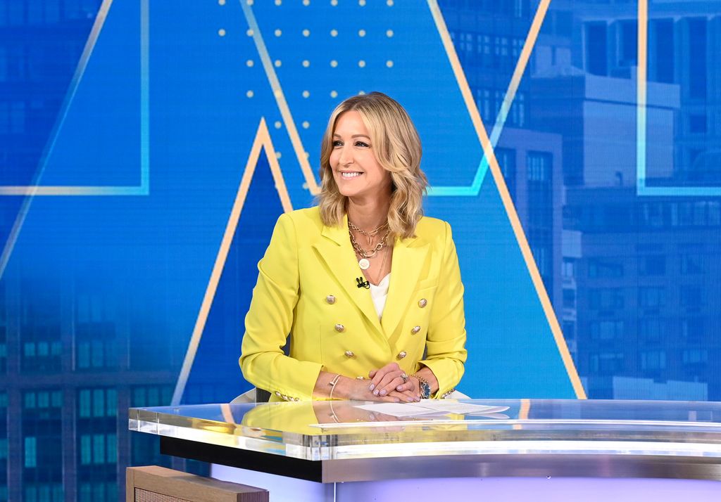 Lara Spencer wears a bright yellow suit on Good Morning America