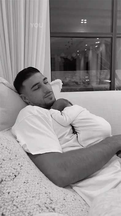 Tommy Fury with his baby daughter
