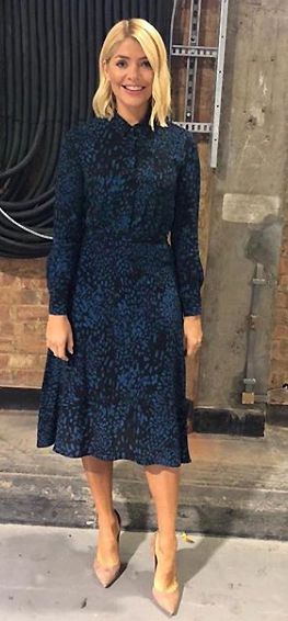 Holly Willoughby's navy blue shirt dress is one of the most flattering ...