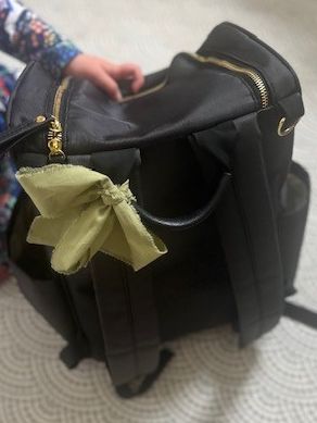 Bag with ribbon tied to it for the Mum Ribbon Movement