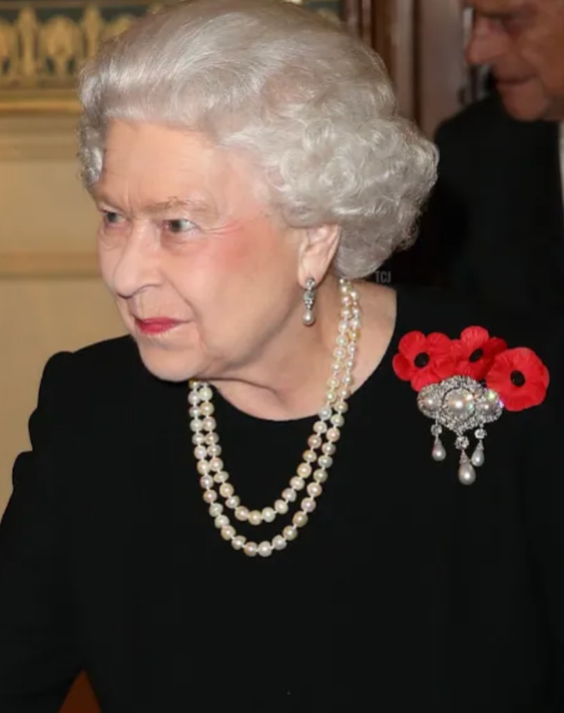 The late Queen last wore the Bahrain Diamond and Pearl earrings in 2015