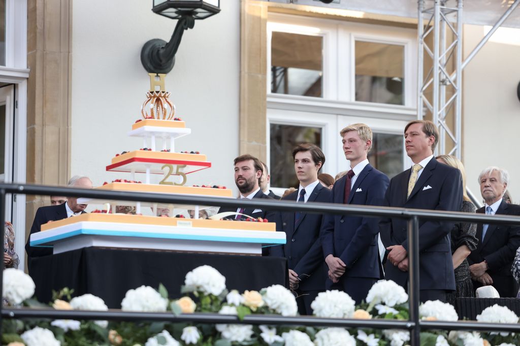 luxembourg royals standing around cake 