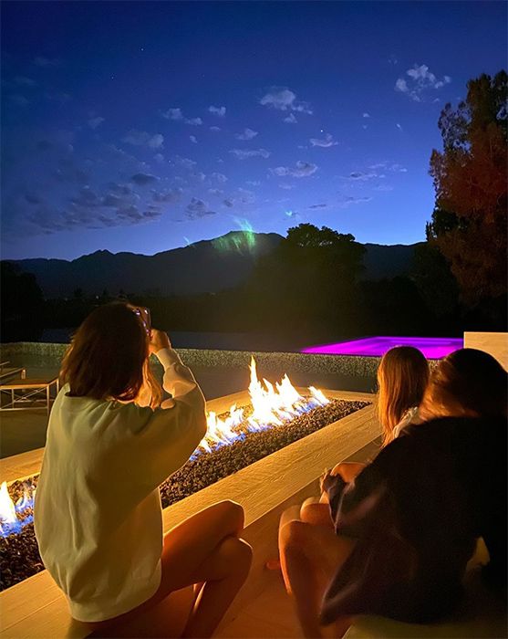 5 kendall jenner outdoor living room