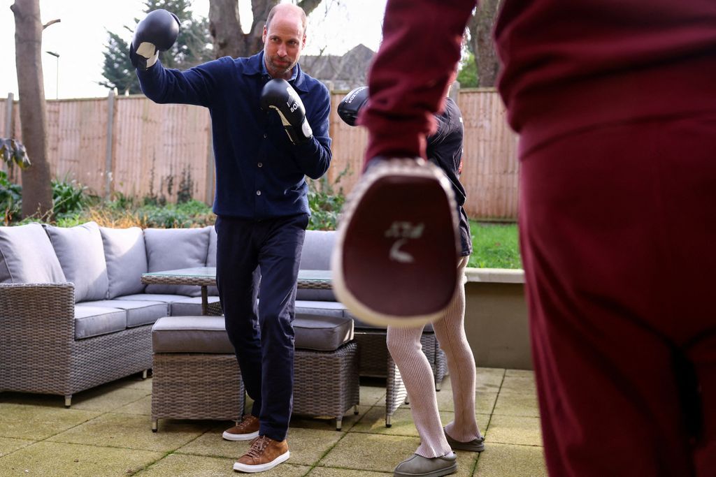 two men boxing 