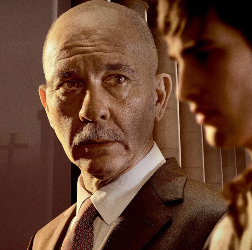 Darío Grandinetti in a promotional image for Honor