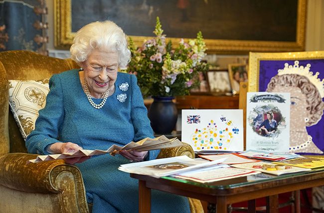 the queen at memorabilia viewing