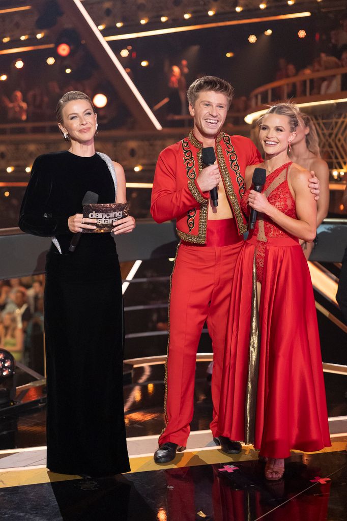 JULIANNE HOUGH, ROBERT IRWIN, WITNEY CARSON ON  DANCING WITH THE STARS WEEK 8