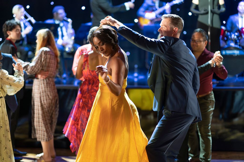 Peter Krause and Angela Bassett in a stil from 9-1-1