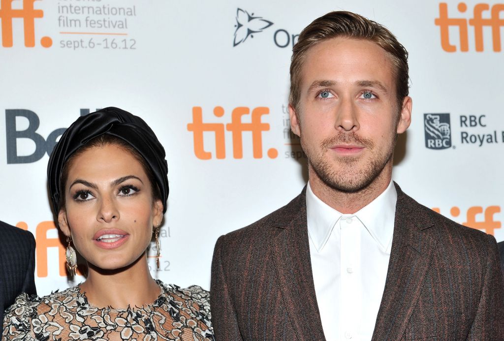 TORONTO, ON - 07 SEPTEMBRE : les acteurs (LR) Eva Mendes et Ryan Gosling assistent "L'endroit au-delà des pins" première lors du Festival international du film de Toronto 2012 au Princess of Wales Theatre le 7 septembre 2012 à Toronto, Canada. (Photo de Sonia Recchia/Getty Images)