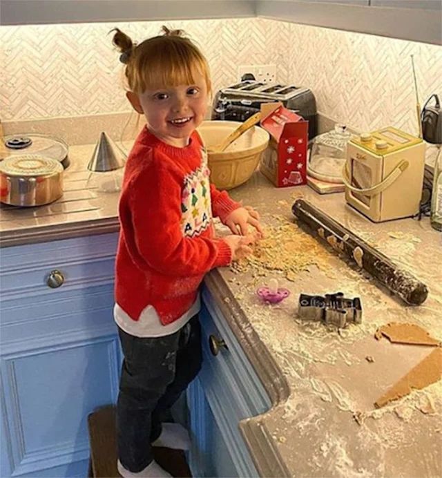 Helen George daughter in kitchen 