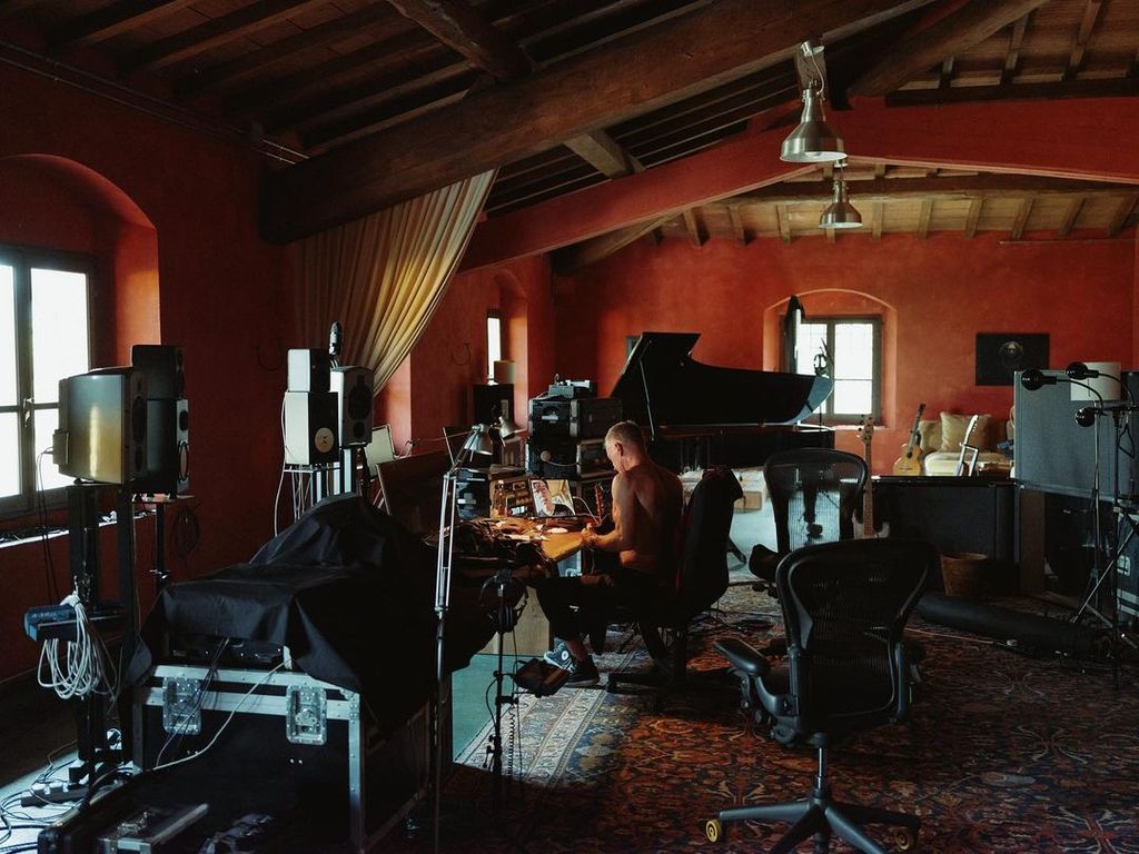 sting in music room at home 