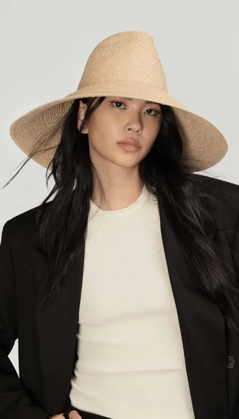 meghan markle janessa leone hat