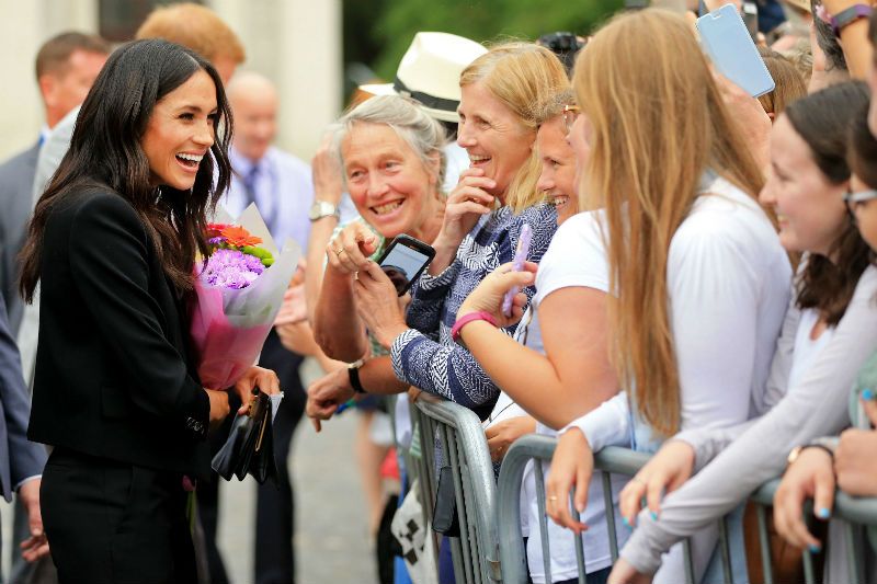 meghan markle with fans ireland