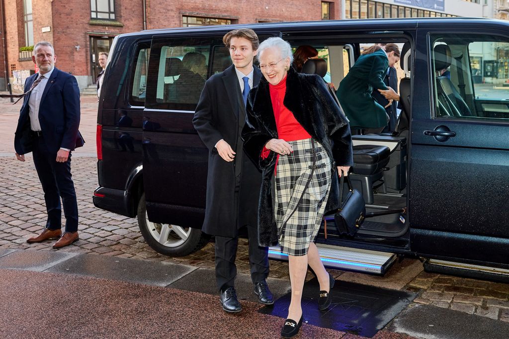 Count Felix and Queen Margrethe getting out a car