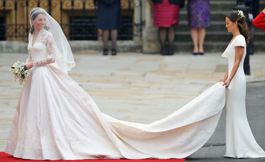 Pippa Middleton holds Kate Middleton's dress as she prepares to walk down the aisle