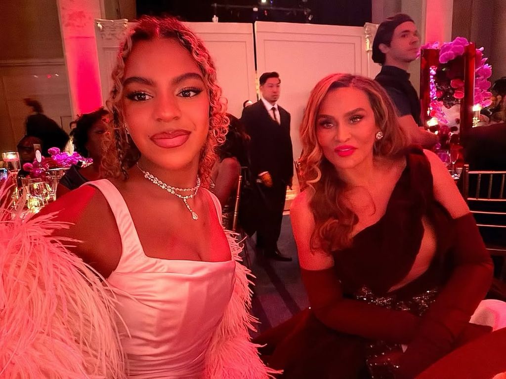 Blue Ivy in pink dress and Tina Knowles in burgundy dress