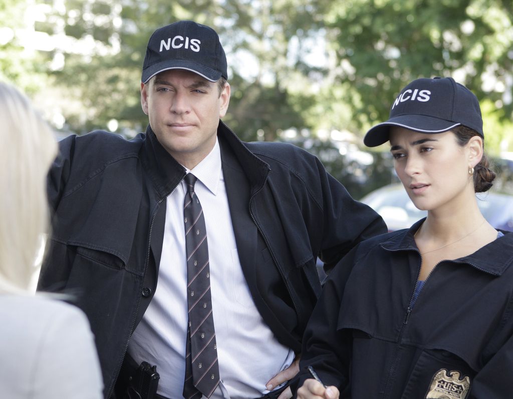 Tony (Michael Weatherly) and Ziva (Cote de Pablo) investigate the scene of a deadly bank robbery on NCIS 