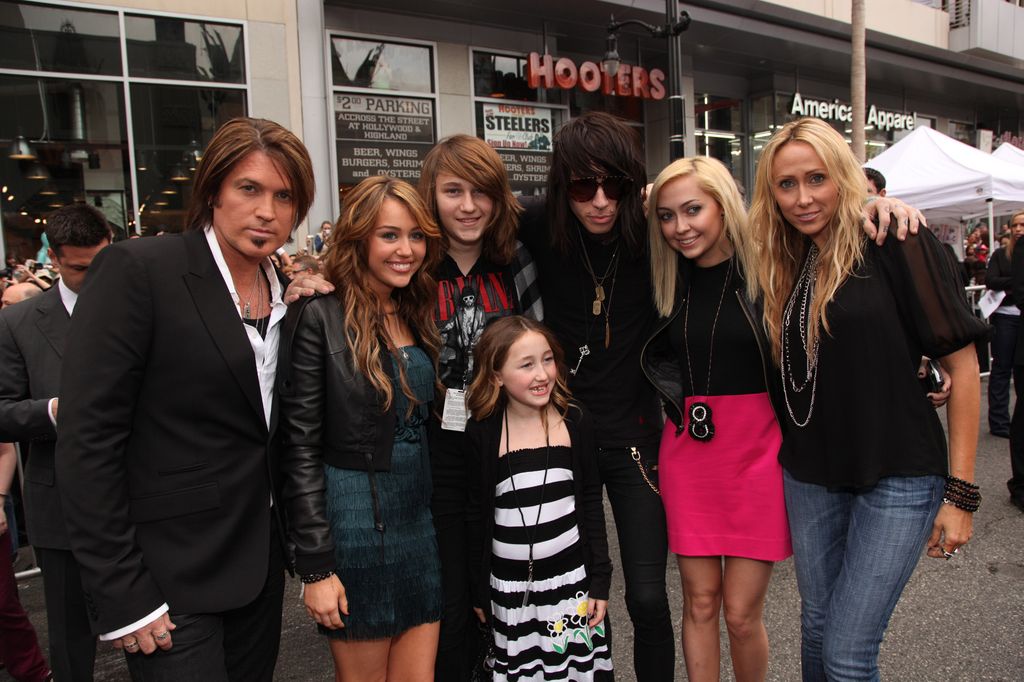 Billy Ray Cyrus, Miley Cyrus, Noah Lindsey Cyrus, Braison Cyrus, Trace Cyrus, Brandi Cyrus and Tish Cyrus at the World Premiere of Walt Disney Pictures "Hannah Montana The Movie" on April 02, 2009 